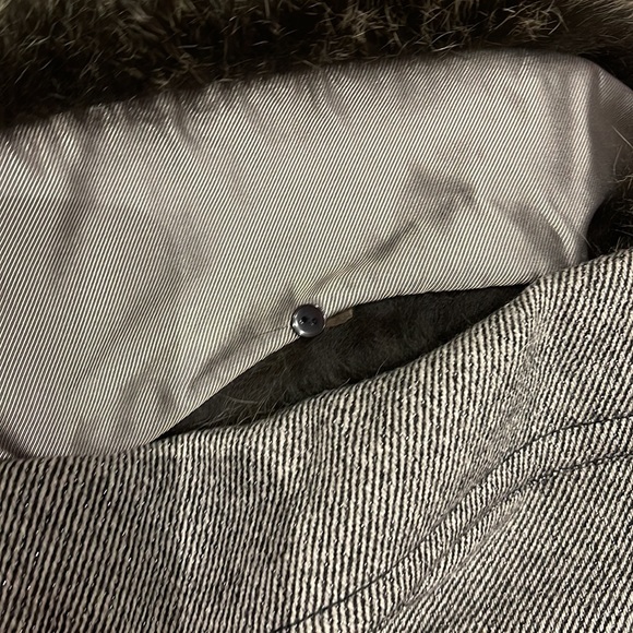 Wool Trench coat with removal fur collar - Picture 14 of 14